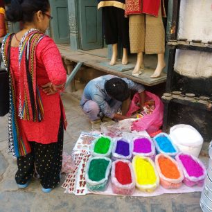 Barvičky pro tvorbu rangoli, Nepál