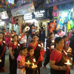 Průvod na oslavu festivalu světel, Nepál