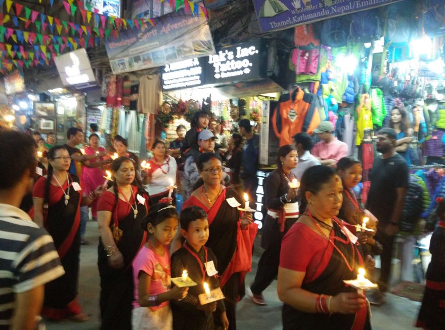 Průvod na oslavu festivalu světel, Nepál