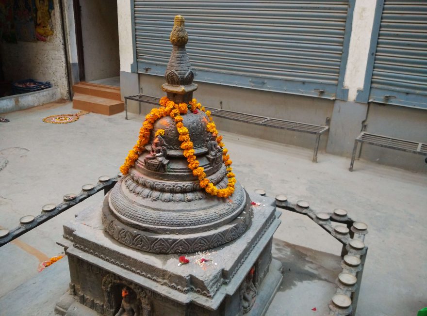 Svátečně nazdobená svatyňka, Nepál