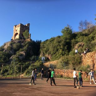 Omar Jamaein cestuje po celém světě.