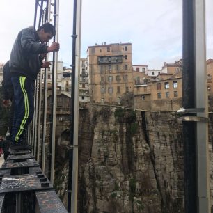 Omar Jamaein cestuje po celém světě.