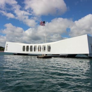 Památník v přístavu Pearl Harbor