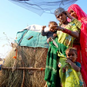 Život v cikánské vesnici v Rajasthanu v Indii