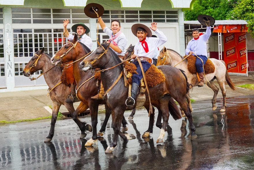 Jezdci na koních, Jižní Amerika
