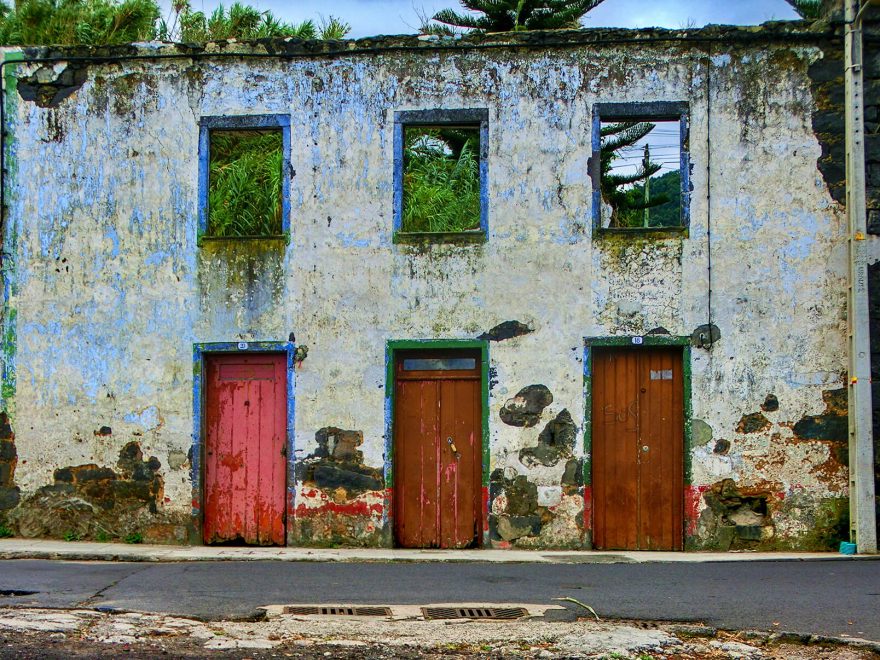  pozůstatek domu nedaleko čajových plantáží, São Miguel, Portugalsko