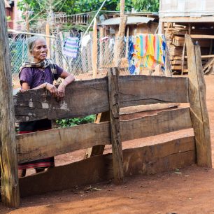 Kmen Kalum, Bolavenská plošina, Laos