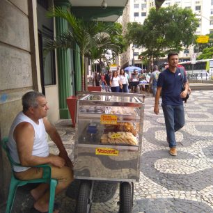 Sladkosti se seženou kdekoli na ulici - brigadeiros a cocada, Brazílie