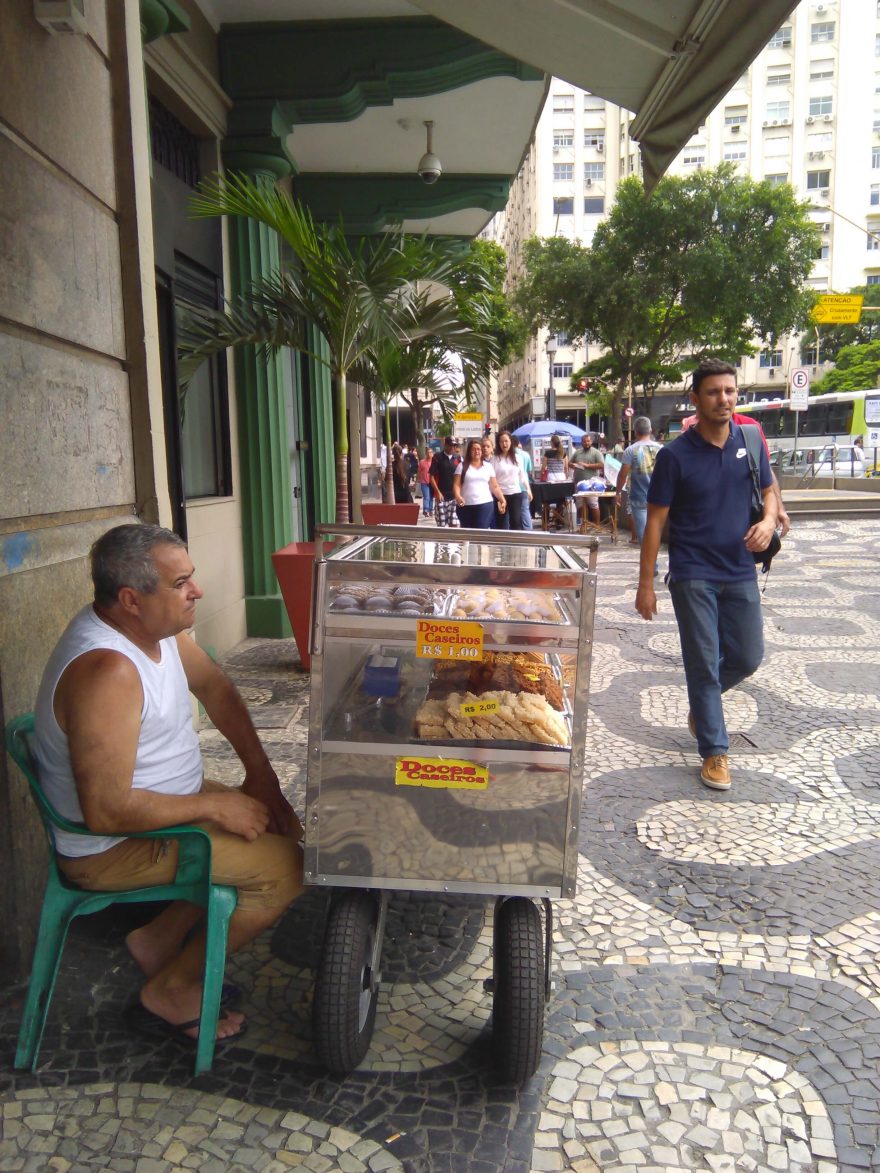 Sladkosti se seženou kdekoli na ulici - brigadeiros a cocada, Brazílie