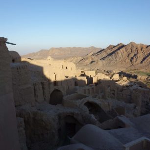 Okolí chrámu Chak chak, Írán