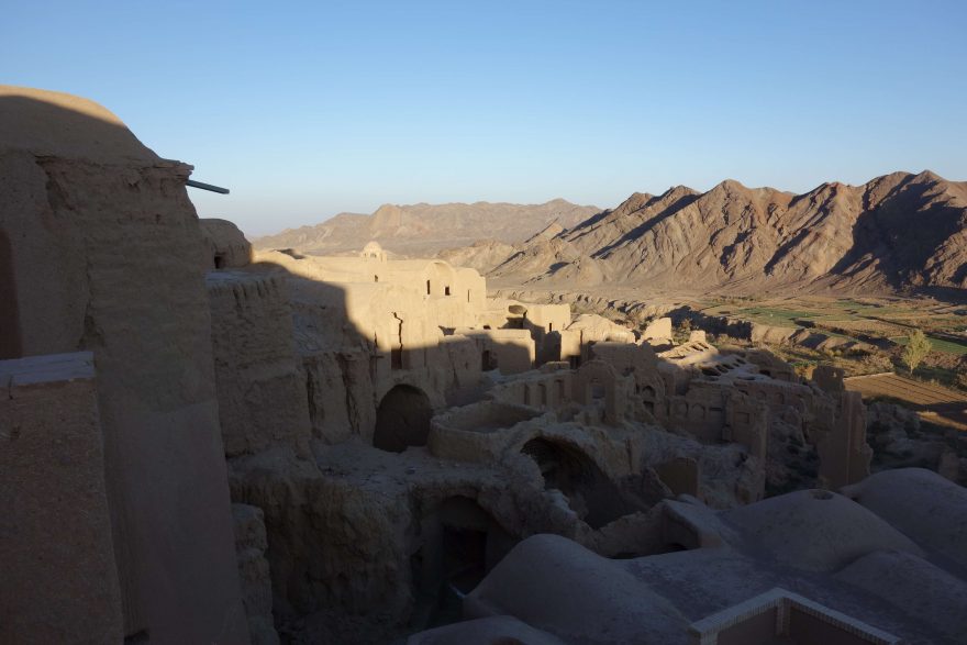 Okolí chrámu Chak chak, Írán