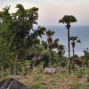 Pohled z kopců na Amed, Bali, Indonésie