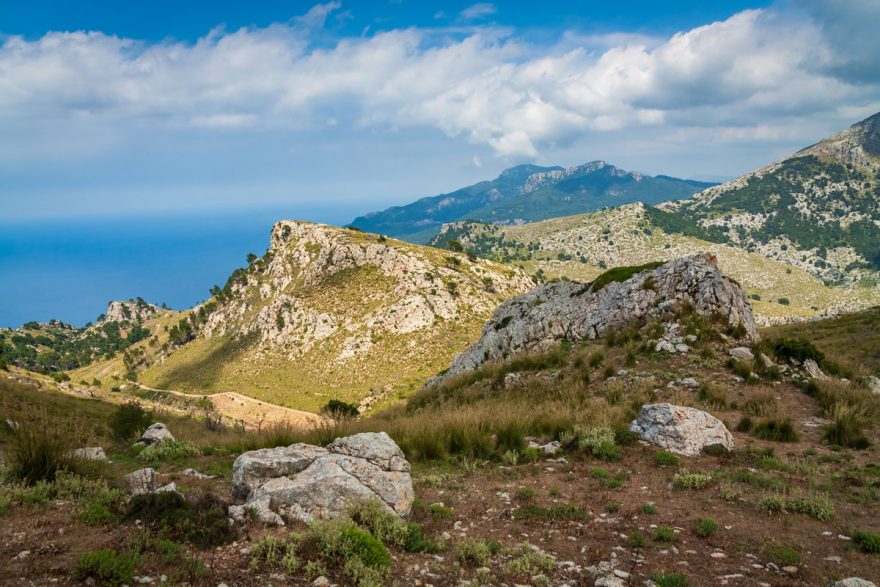 Pohled skrz Serra de Tramuntana