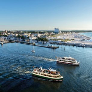 Výletní lodě vyrážející z přístavu Warnemünde