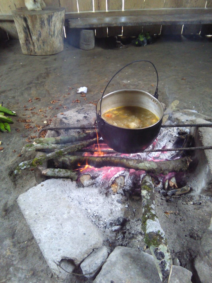 Ohniště v domorodé kuchyni