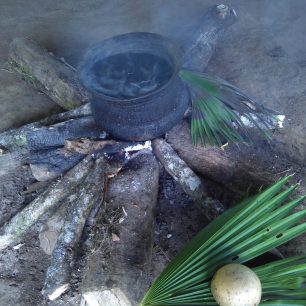 Příprava domorodého indiánského jídla
