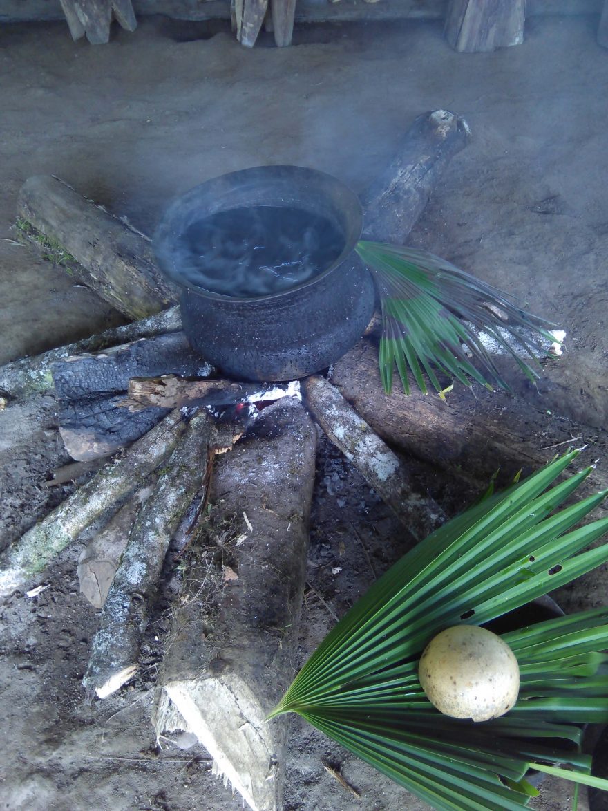Příprava domorodého indiánského jídla