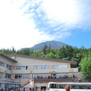 Pohled na vrchol z páté stanice, hora Fudži, Japonsko