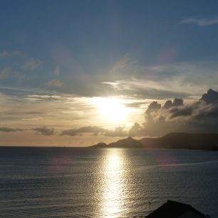 Okinawské západy slunce jsou dechberoucí, Japonsko