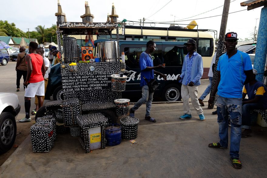 Kafe Touba je pojmenované po svatém městě múridů a jeho prodej pomáhá příznivcům řádu udržet si finanční nezávislost