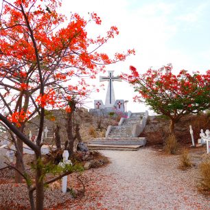Smíšený muslimsko-křestanský hřbitov v Joal-Fadiouth