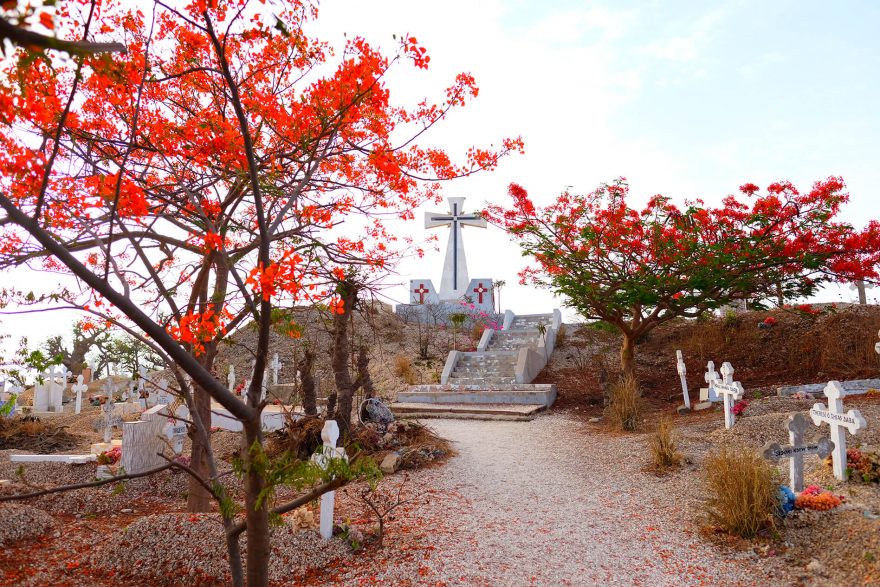 Smíšený muslimsko-křestanský hřbitov v Joal-Fadiouth