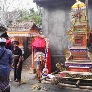 Přípravy na obřad, Bali, Indonésie