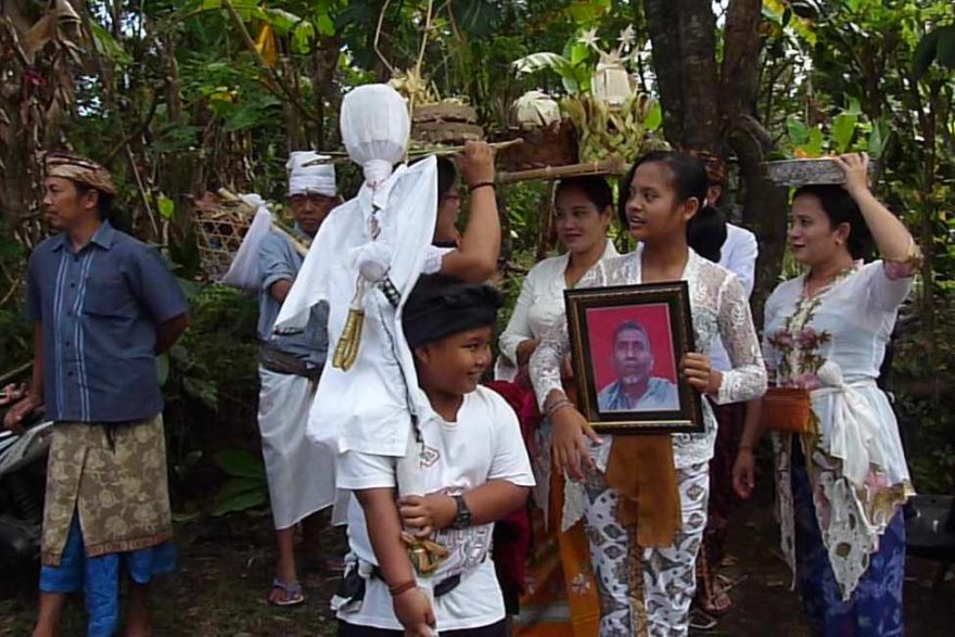 Víra je tu důležitá, Bali, Indonésie