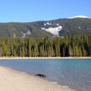 Písečné pláže u jezera Anette, Alberta, Kanada