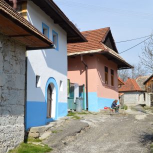 Brhlovce se svými pozoruhodnými domky patří k velkým lákadlům celého kraje, Slovensko