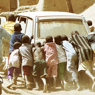 Musíme si pomáhat, Afrika