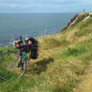 Severní pobřeží Francie v blízkosti španělské hranice.