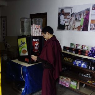 Náboženství tvoří značnou část života místních, Darjeeling, Indie