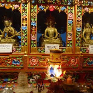 Náboženství tvoří značnou část života místních, Darjeeling, Indie