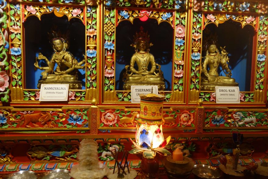 Náboženství tvoří značnou část života místních, Darjeeling, Indie