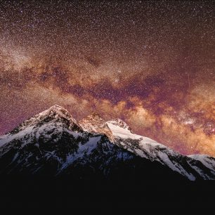 Pákistán: dvanáctá nejvyšší hora Broad Peak (8051) pod nočním nebem je jednou z Petrových nejoblíbenějších fotek. 