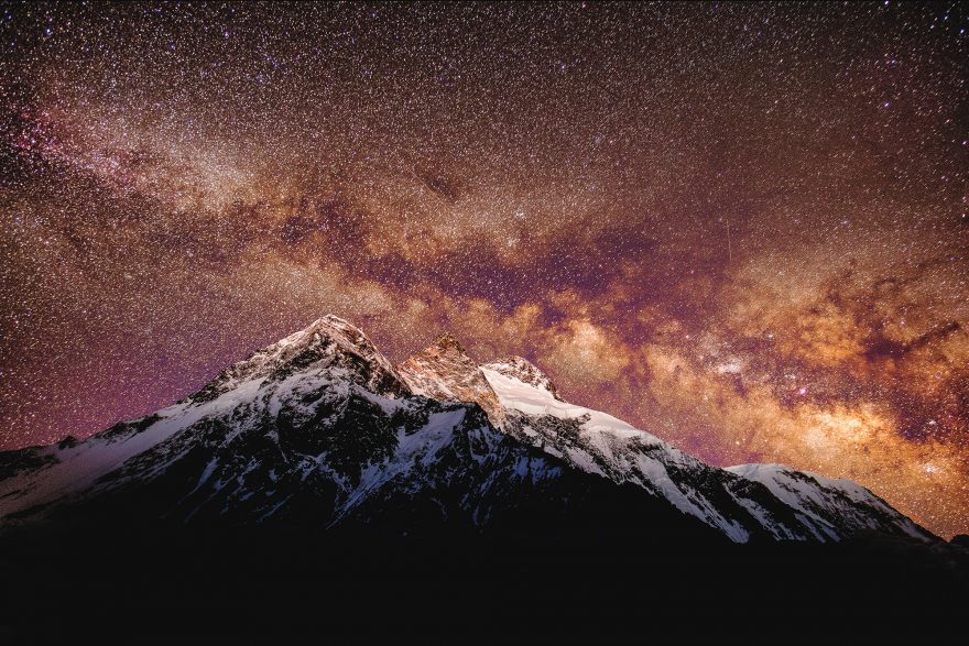 Pákistán: dvanáctá nejvyšší hora Broad Peak (8051) pod nočním nebem je jednou z Petrových nejoblíbenějších fotek. 