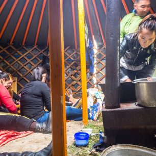  Kulinaření v jurtě, Mongolsko