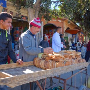 Prodejci chleba v Maroku