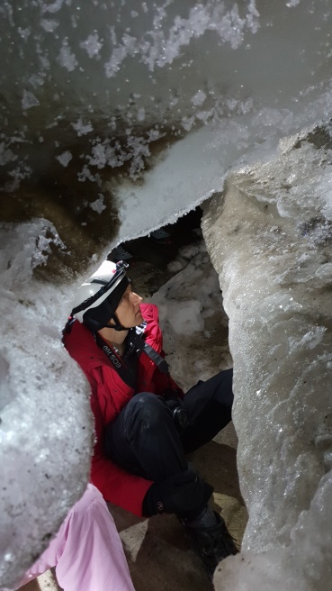 Ledová výzdoba uvnitř je krásná, jen je tu trochu těsno.