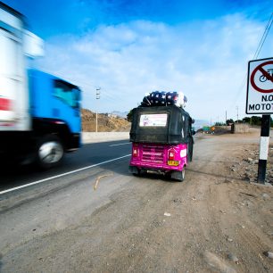S dopravními předpisy jsme si v Jižní Americe hlavu moc nelámaly. Prostě jsem to zkoušely tak dlouho, dokud to šlo. Jenom jednou nám chtěli policisté oba tuktuky zabavit, ale my jsme se samozřejmě nedaly!