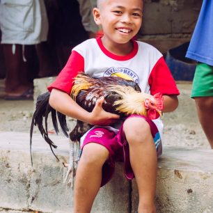 I malí kluci začínají zápasit, Cajidiocan, Filipíny
