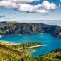 Na São Miguel, největším ostrově Azorů, se můžete vydat za velrybami nebo se koupat v přírodních termálech