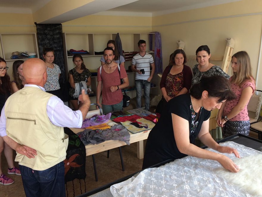 Přednáška o výrobě produktů z lokální vlny, Tushetie, Gruzie