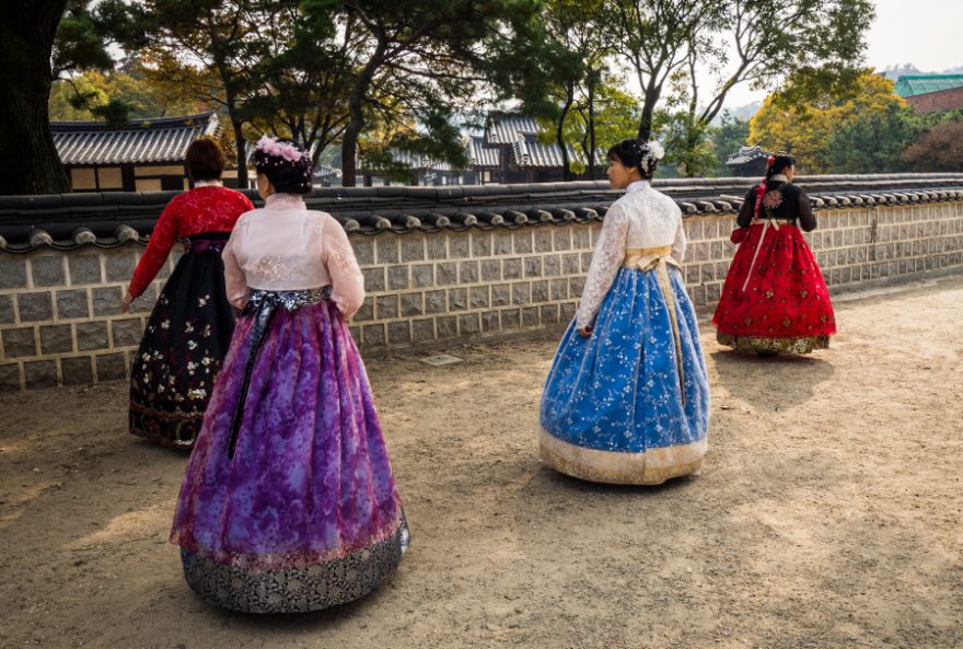 Tradiční oděv korejským ženám opravdu sluší, Čondžu, Jižní Korea / F: Dominik Franěk