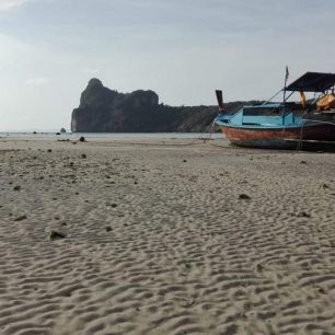 Koh Phi Phi Don - Loh Dalum Beach při odlivu