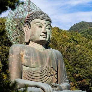 V každém parku najdete buddhistický chrám i vícero soch Buddhy, Seoraksan, Jižní Korea