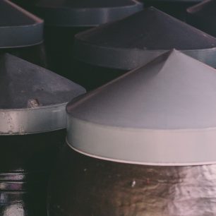 Aby jídlo vydrželo co nejdéle, skladuje se v hliněných nádobách, Čondžu, Jižní Korea