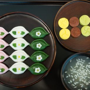 Rýžové koláčky tteok jsou oblíbeným dárkem v období Čuseoku, Soul, Jižní Korea