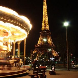 Můžete vylézt na Eiffelovku nebo se svézt na kolotoči, Francie